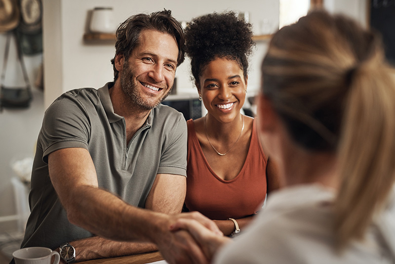 A couple getting a mortgage with Tandia